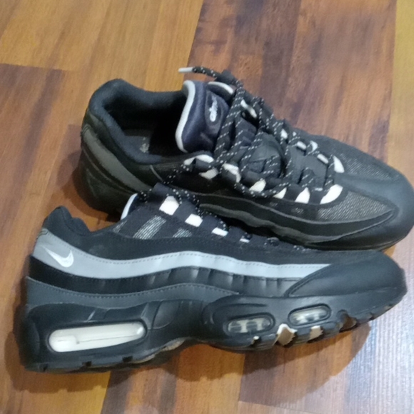 Man  size 9 airmax - Picture 3 of 3